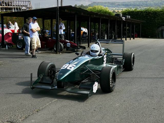 F1赛车联赛观察：竞争生态与头部效应（产业未来视角）